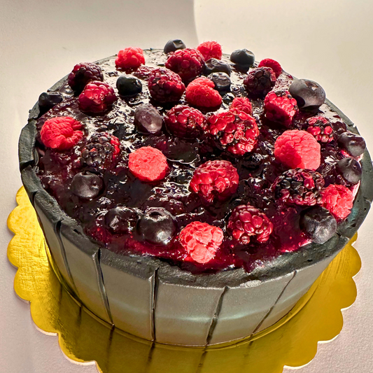 TORTA CON FRUTOS ROJOS